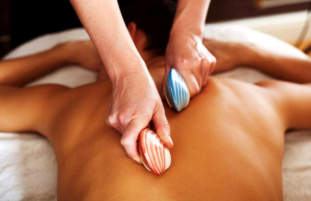 Lava Shell massage mans centre back 800x533